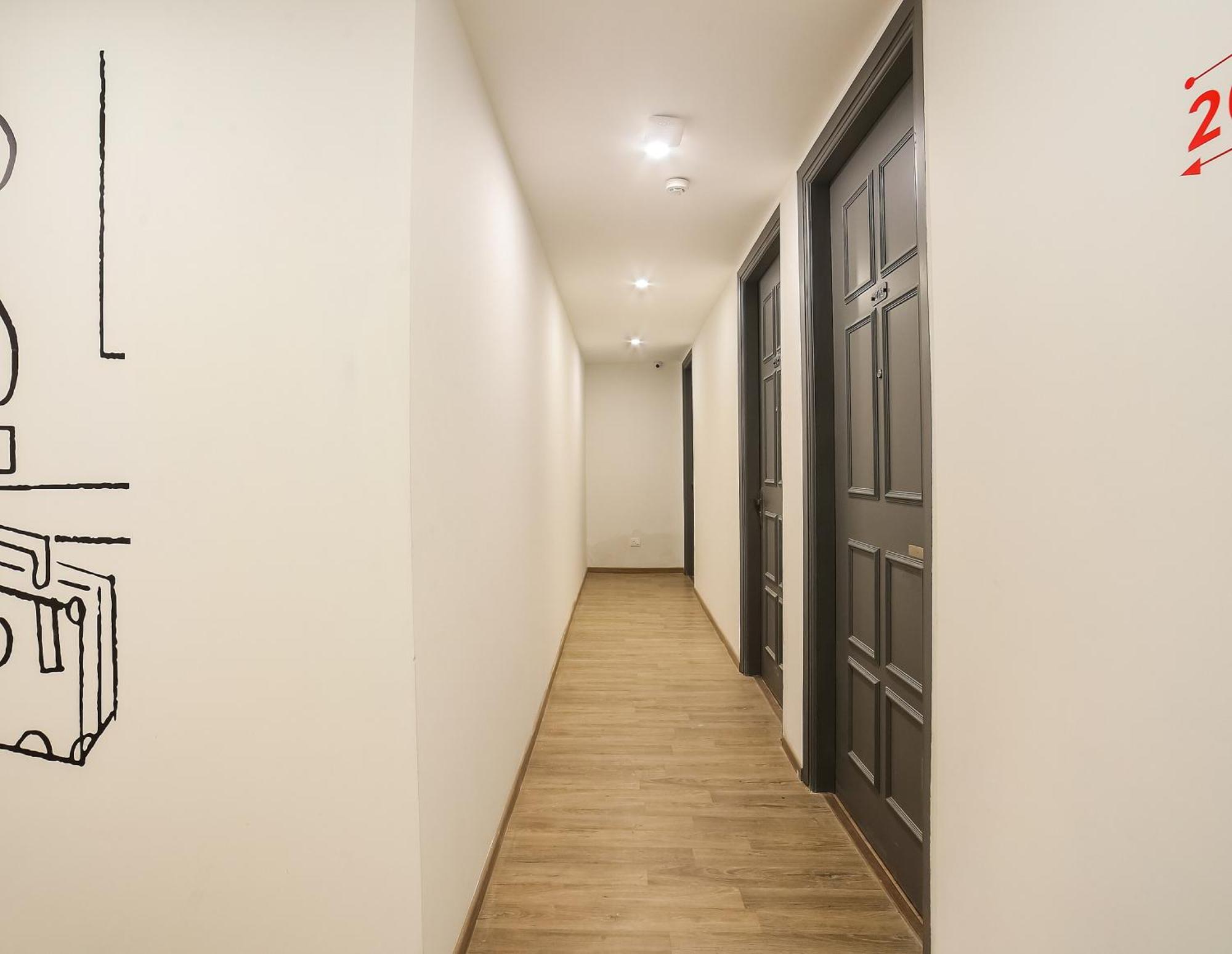 Готель Super Townhouse Near Appu Ghar Ґурґаон Екстер'єр фото