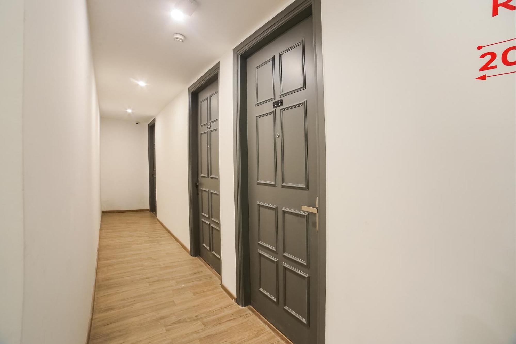 Готель Super Townhouse Near Appu Ghar Ґурґаон Екстер'єр фото